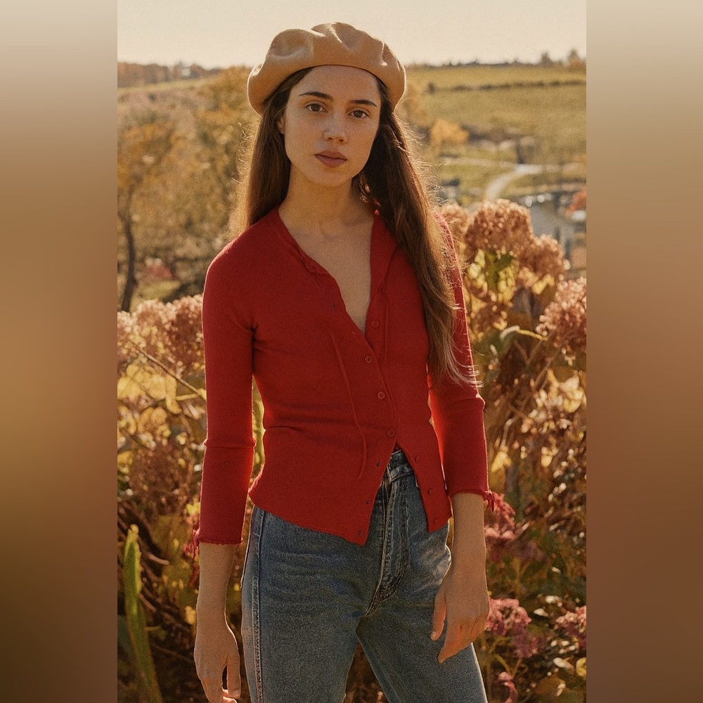 Doen Red Women's Cardigan Sweater